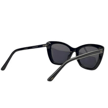 Cargar imagen en el visor de la galería, Lentes de Sol para Mujer Cloe, Armazón Negro con Estilo Cat Eye SLE 51504 - 0BLK56