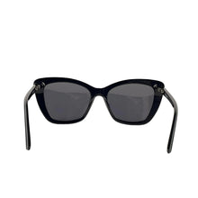 Cargar imagen en el visor de la galería, Lentes de Sol para Mujer Cloe, Armazón Negro con Estilo Cat Eye SLE 51504 - 0BLK56