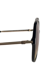 Cargar imagen en el visor de la galería, Lentes de Sol para Mujer Guess, Armazón Negro con Lentes Ámbar Gradiente GU7844 - 01F