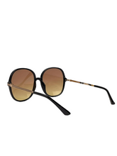 Cargar imagen en el visor de la galería, Lentes de Sol para Mujer Guess, Armazón Negro con Lentes Ámbar Gradiente GU7844 - 01F